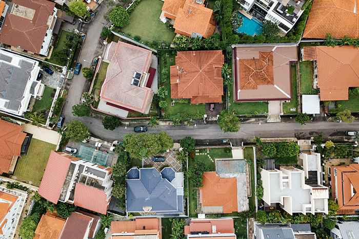 who calculates ESG score